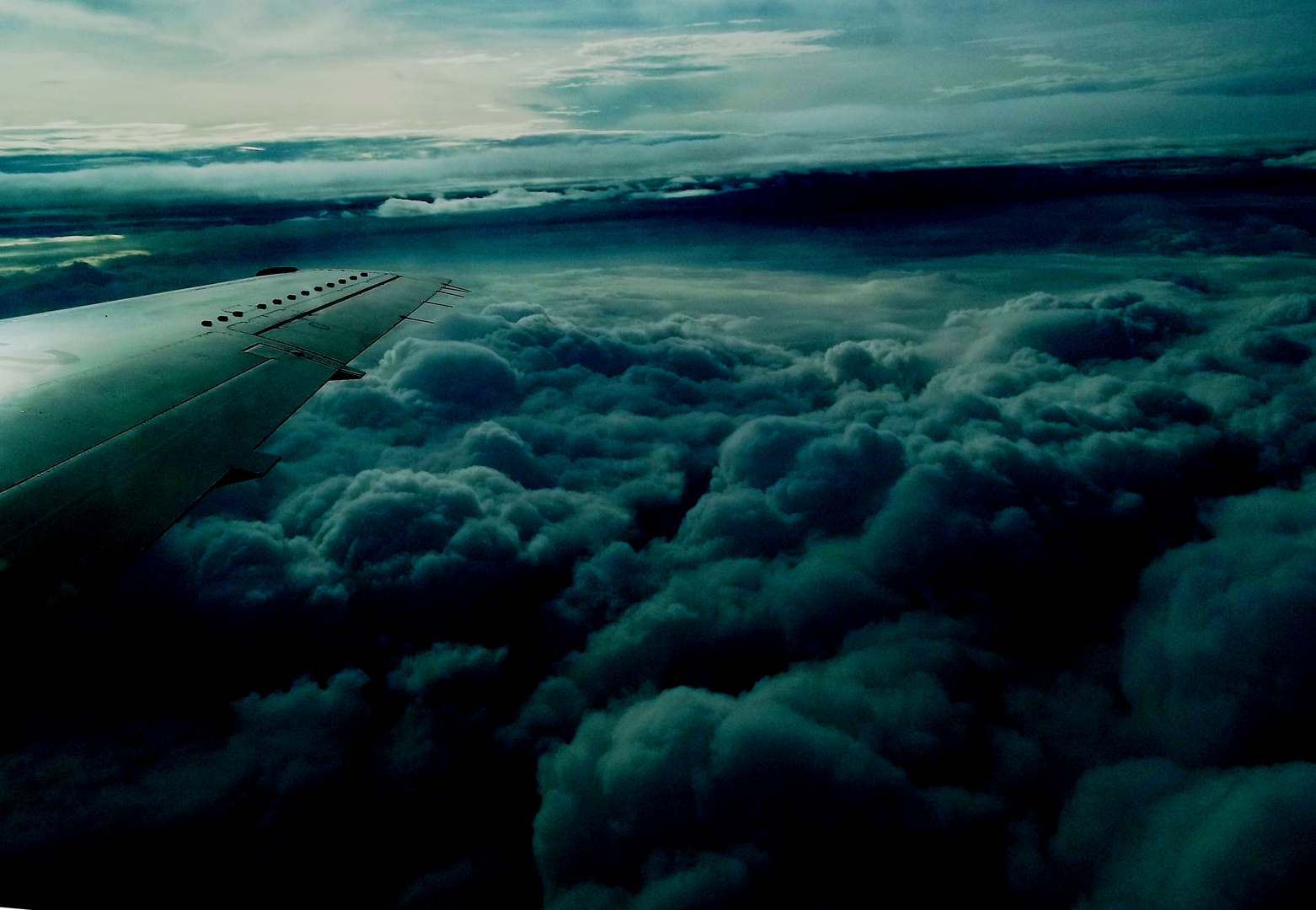 NOS LLEGA LA NOCHE SOBRE LAS NUBES!!!!