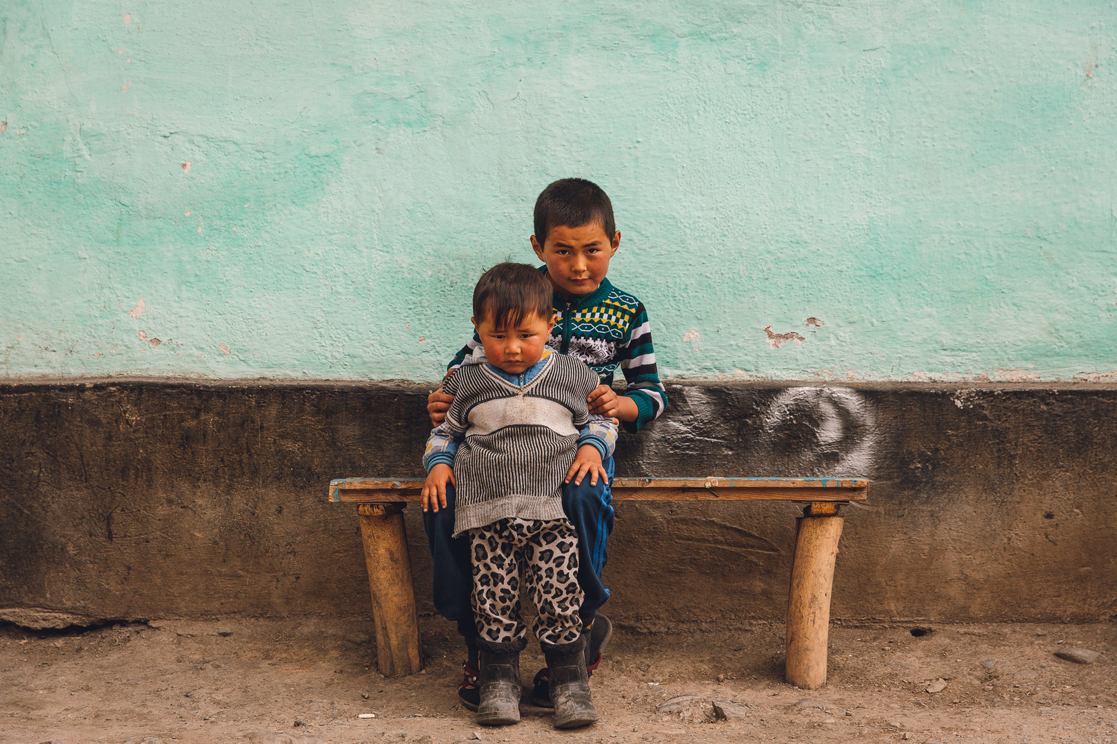 nosey kids near Taldyk Pass