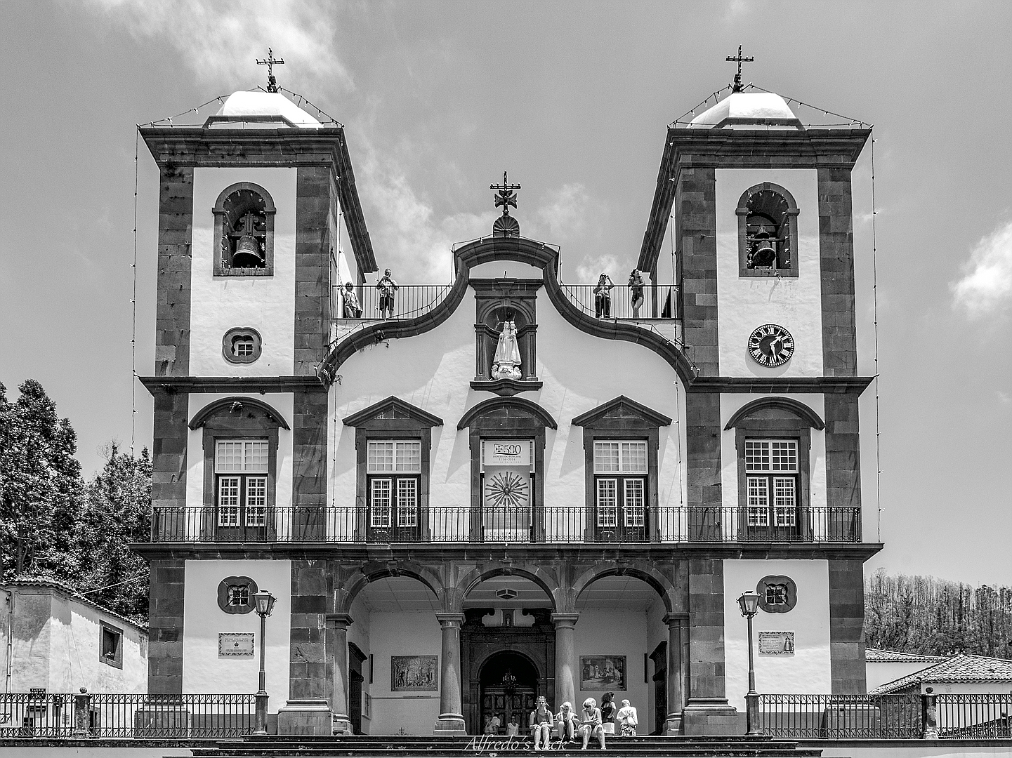 Nossa Senhora do Monte ist eine katholische Wallfahrtskirche in Monte auf Madeira.