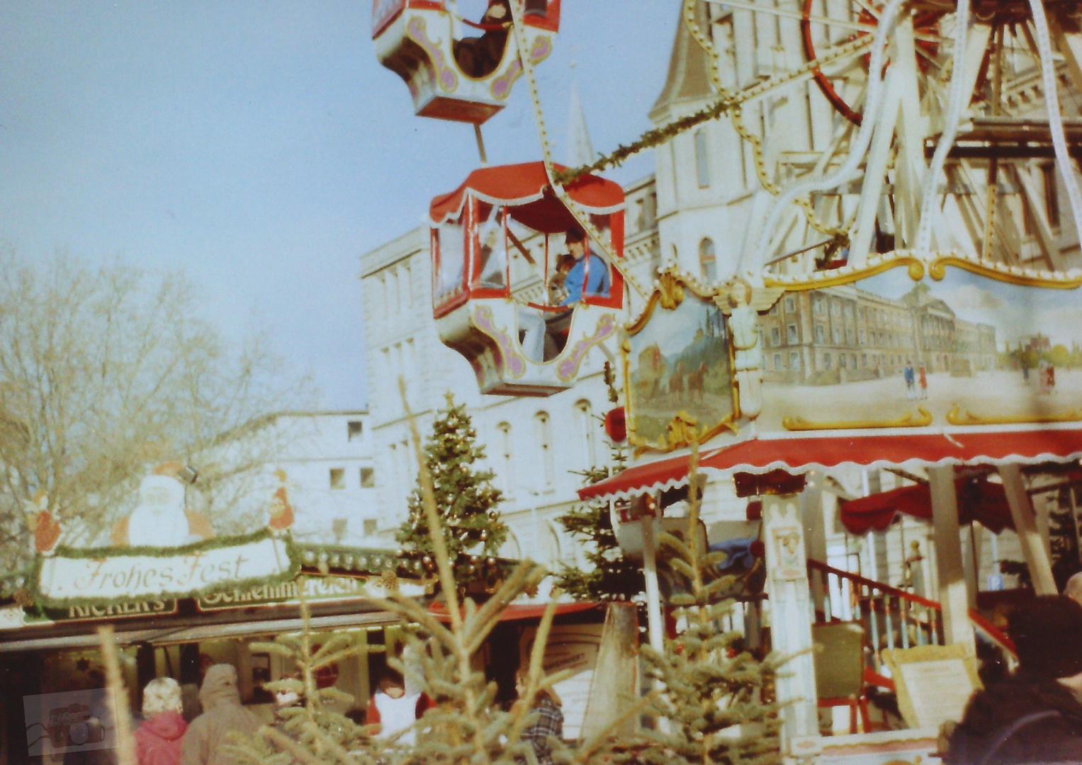 Nostalgische Riesenrad auf bem Braunschweiger Weihnachtsmarkt