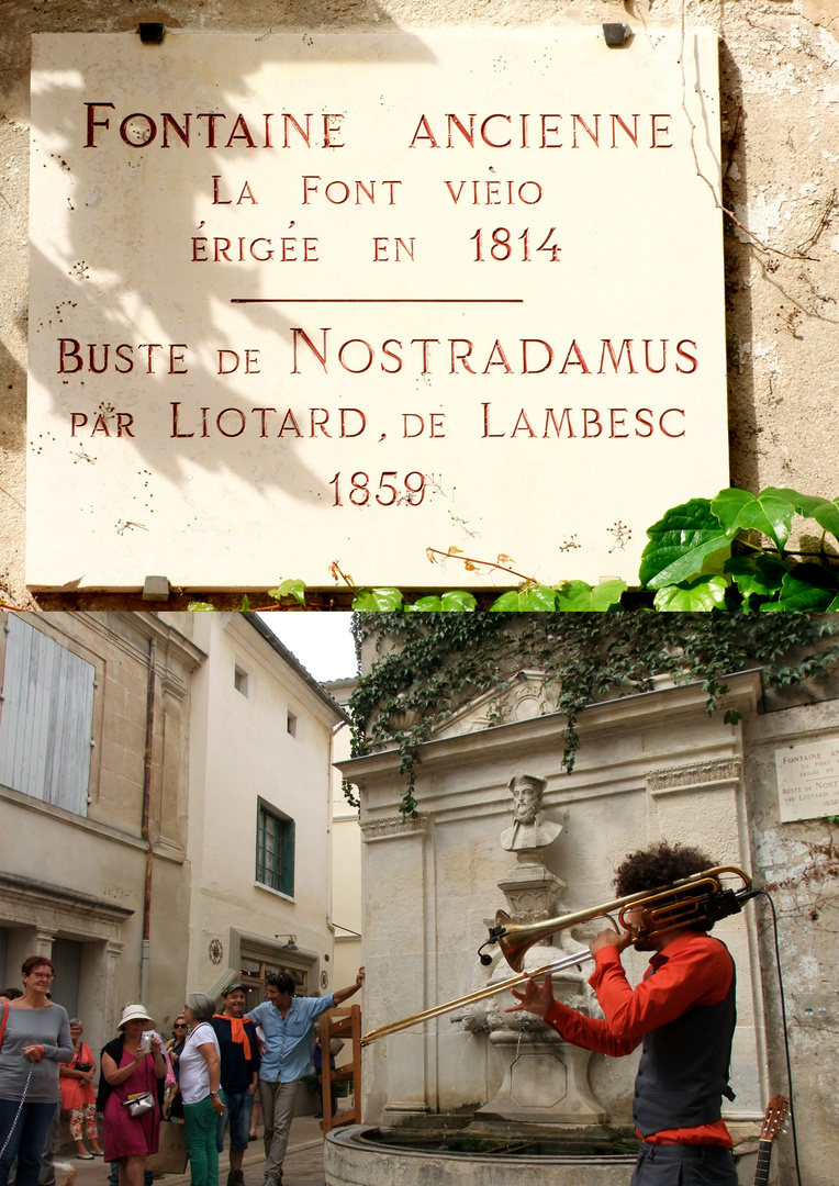 nostradamus büste u. brunnen in st.remy mit straßenmusikant.