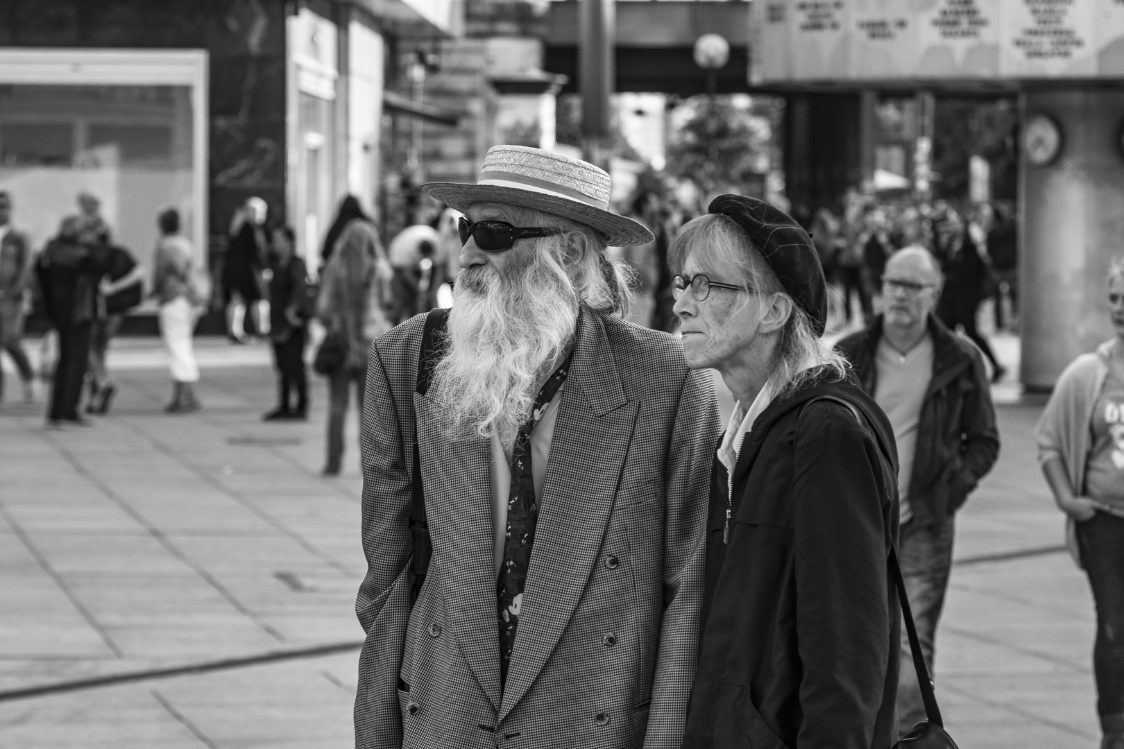 NOT ZZ TOP SINGER DUSTY HILL OR BILLY GIBBONS