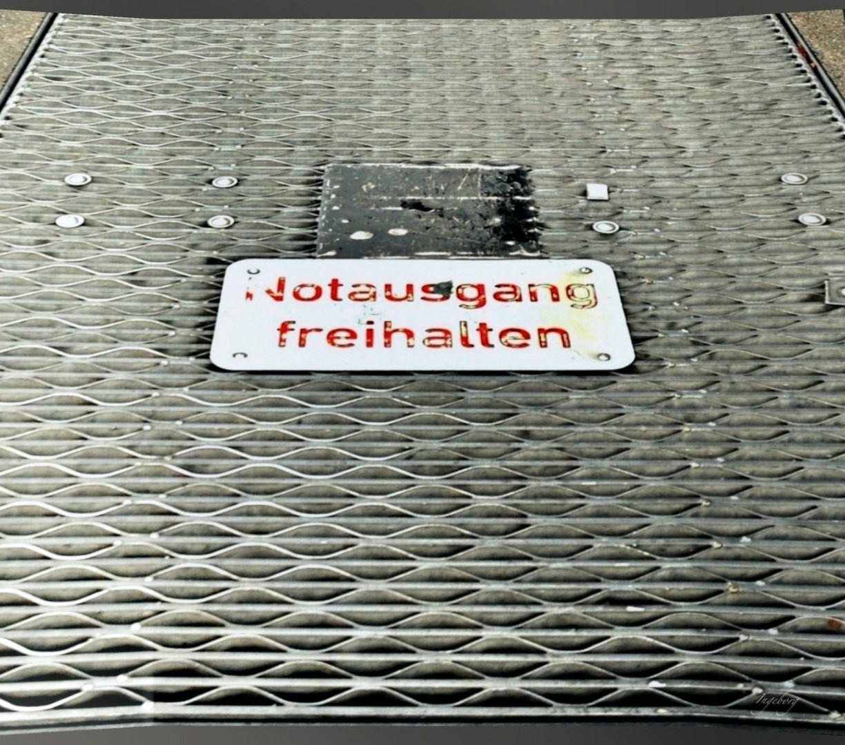 - Notausgang -