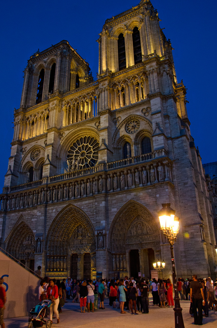 Notre Dame am Abend