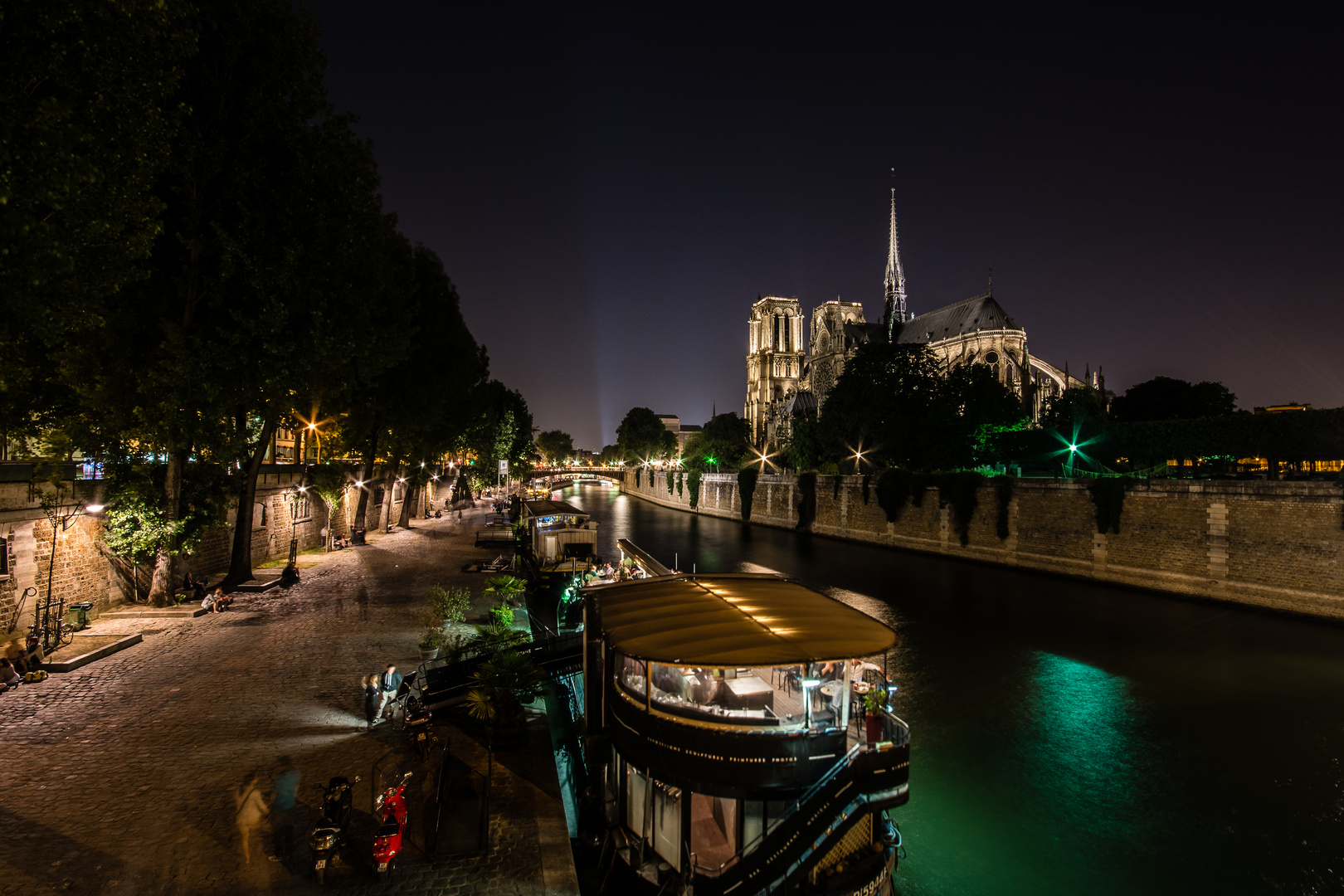 Notre Dame bei Nacht