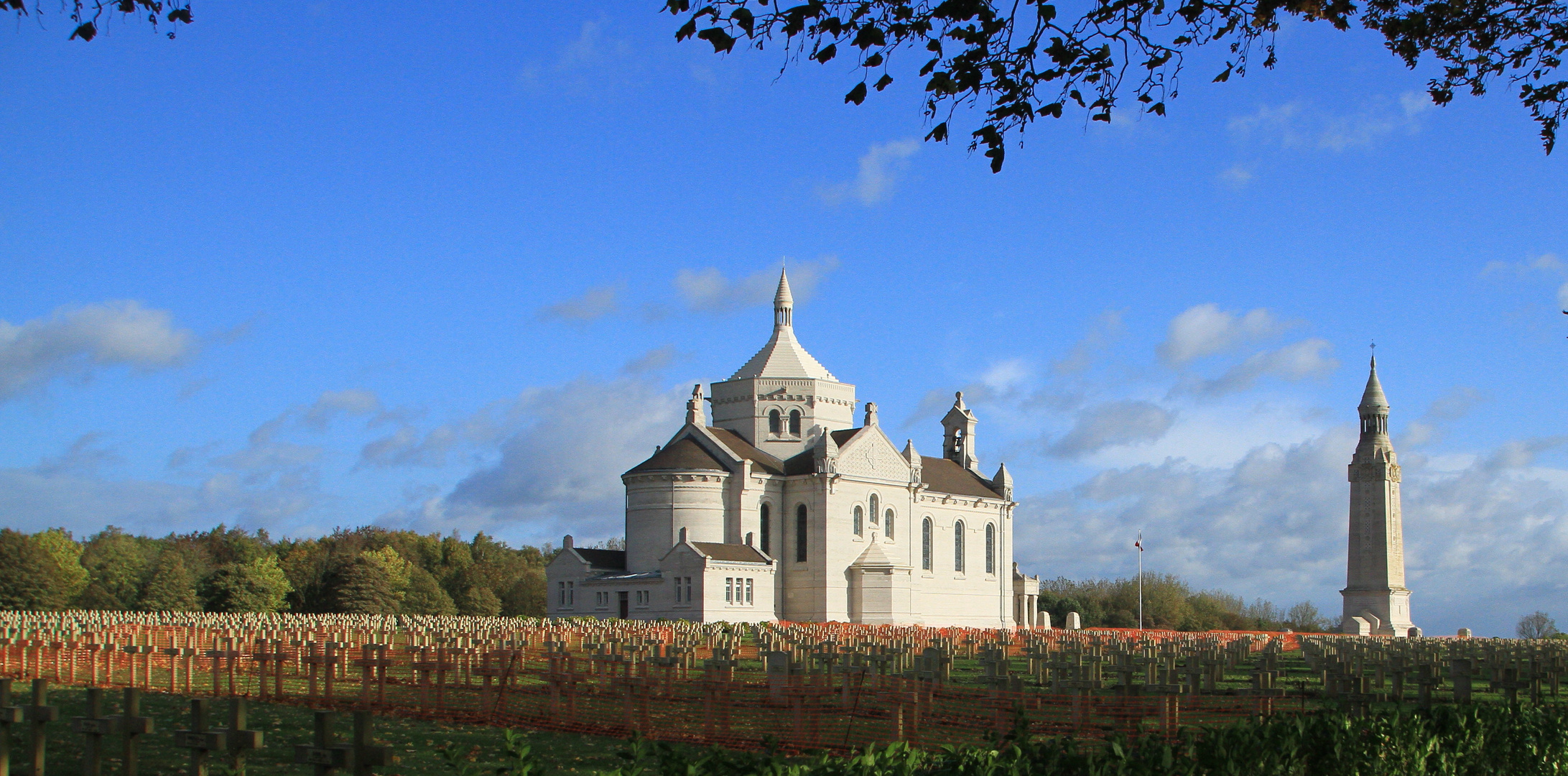 Notre Dame de Lorette ,dans le pas de calais. photo et image