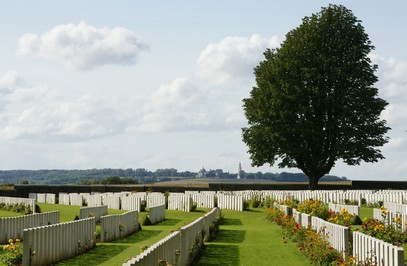 Notre Dame de Lorette, vue de Vimy