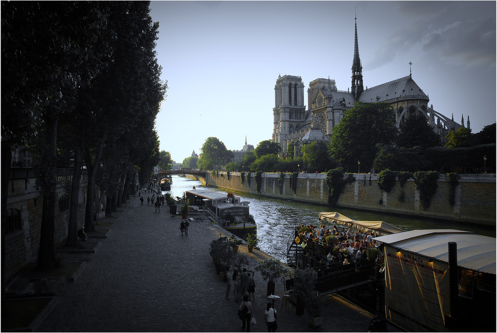 ..Notre Dame de Paris..