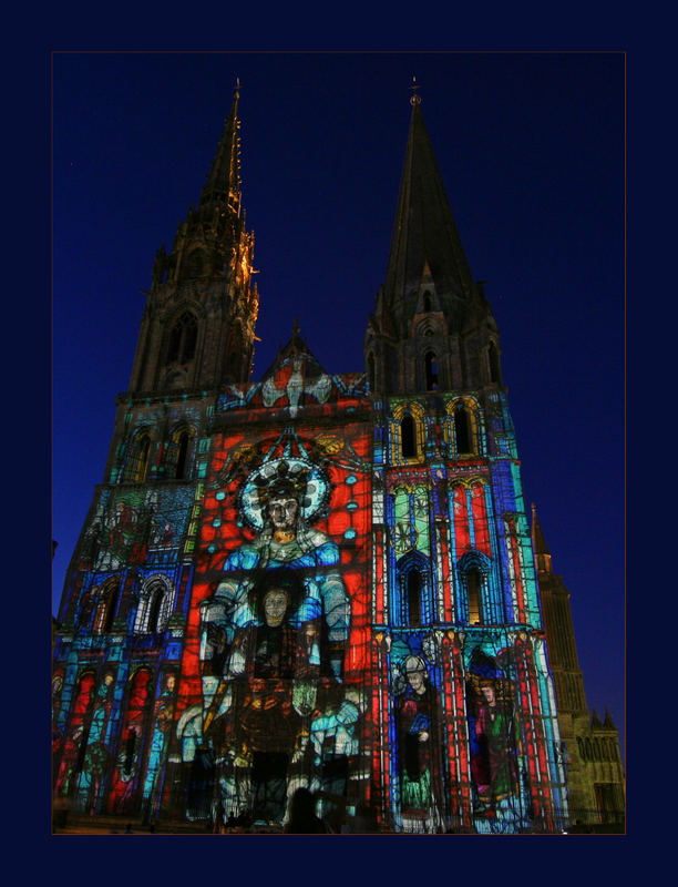 Notre Dame des Chartres bei Nacht