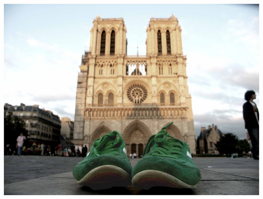 notre dame hat grüne schuhe an