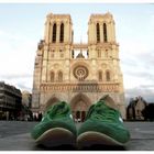 notre dame hat grüne schuhe an