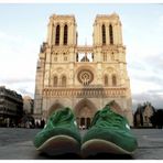 notre dame hat grüne schuhe an