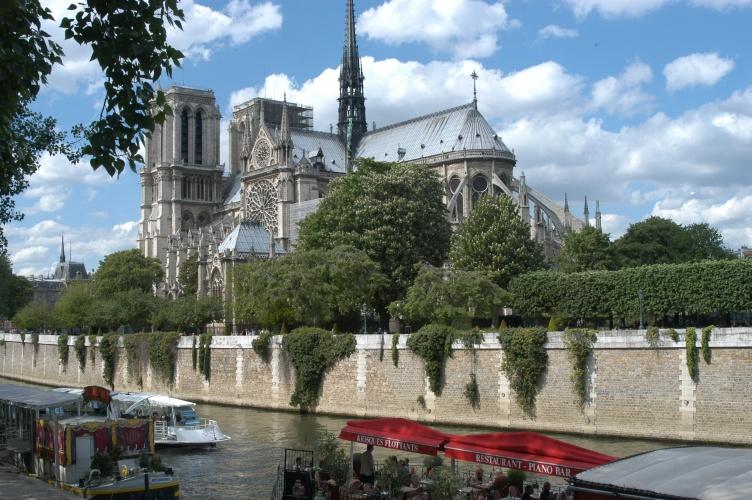 Notre Dame im April