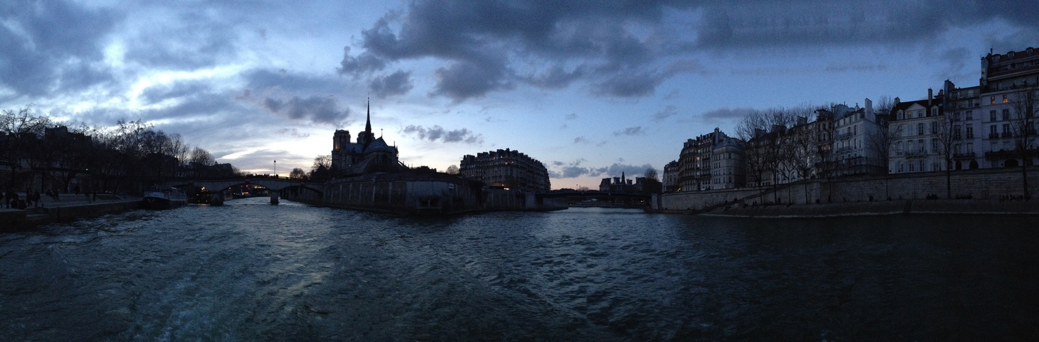 Notre Dame im Sonnenuntergang