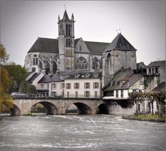 < Notre-Dame> in Moret-sur-Loing