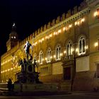 Notte a Bologna, il Nettuno ela sua ombra