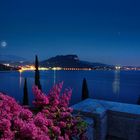 NOTTE SULLA BAIA DEL PAESE GARDA.