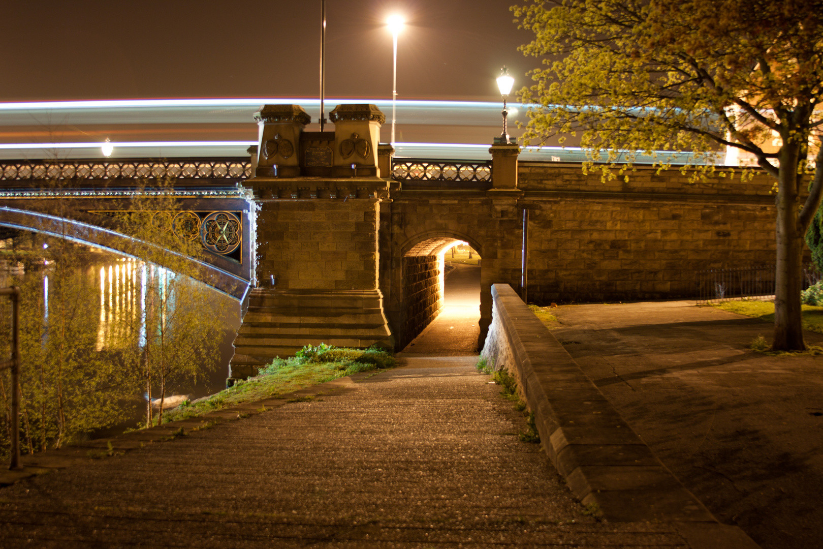 nottingham bridge at night