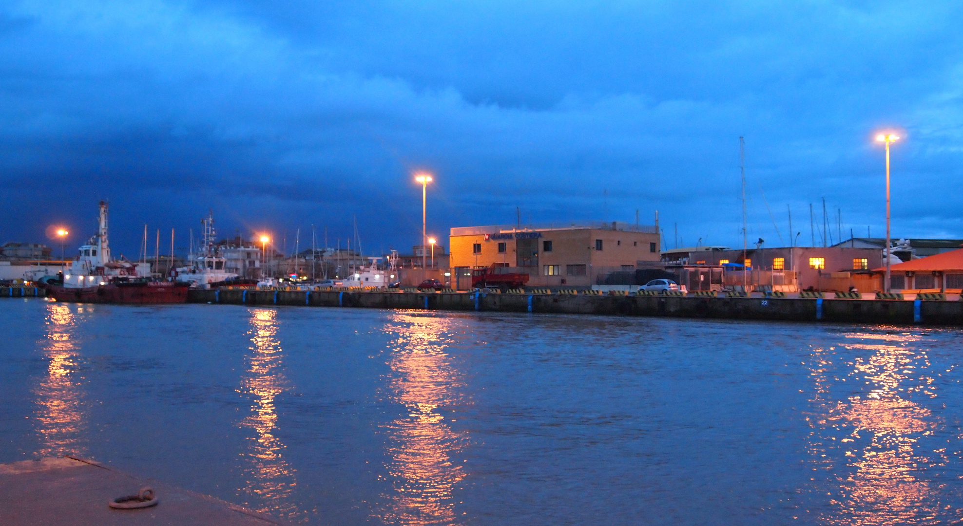 Notturno in darsena