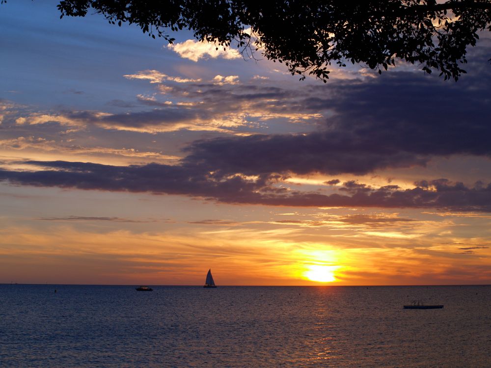 Nouméa - Coucher de soleil sur Anse Vata - Sonnenuntergang an der Anse Vata Bucht