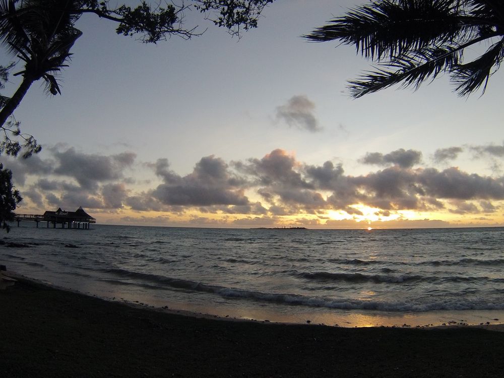 Nouméa - Coucher de soleil sur Anse Vata -- Sonnenuntergang an der Anse Vata Bucht