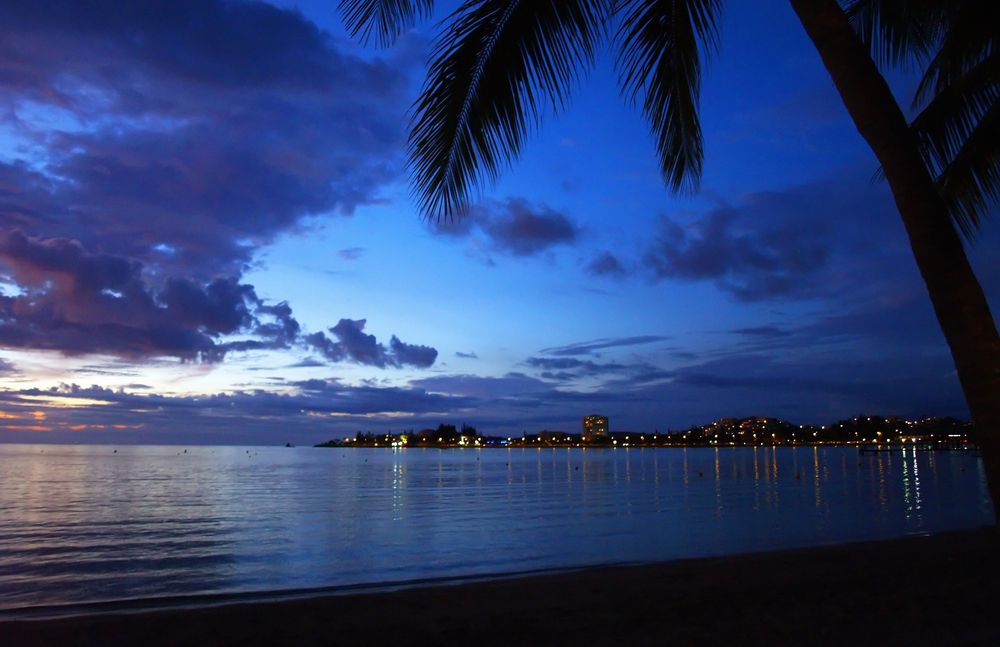 Nouméa – Crépuscule sur Anse Vata – Dämmerung an der Anse Vata-Bucht