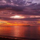 Nouméa – Embrasement vers les îles au coucher du soleil