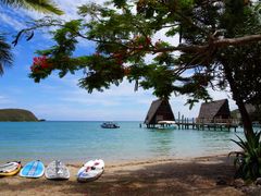 Nouméa - Kuendu Beach Resort - La plage et les bungalows sur pilotis –