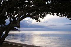 Nouméa - La baie des citrons par temps gris - Die Zitronen-Bucht unter einem grauen Himmel