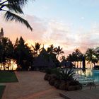 Nouméa - La piscine de l’Hôtel Méridien au coucher du soleil