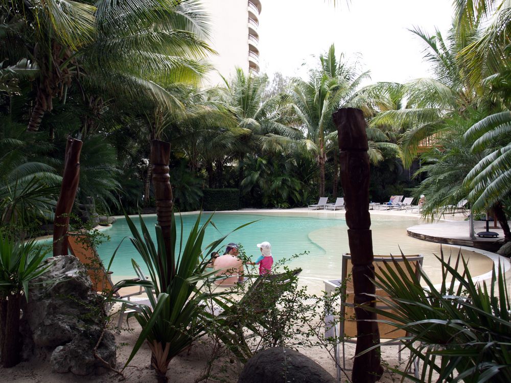Nouméa - La piscine du Ramada Plaza – Nouméa - Das Schwimmbad im Ramada Plaza Hotel