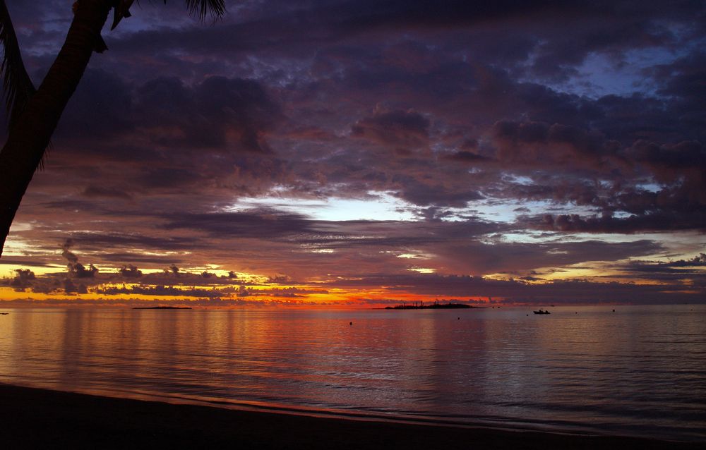 Nouméa – Les îles après le coucher du soleil