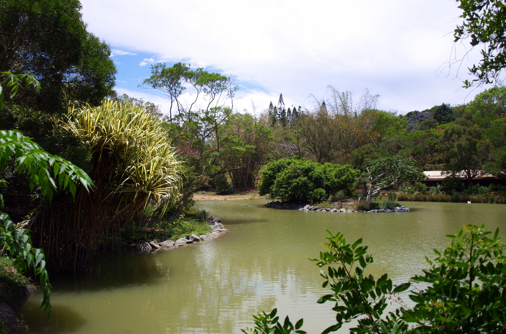 Nouméa - Parc zoologique et forestier 18 - Vue sur un des lacs du parc