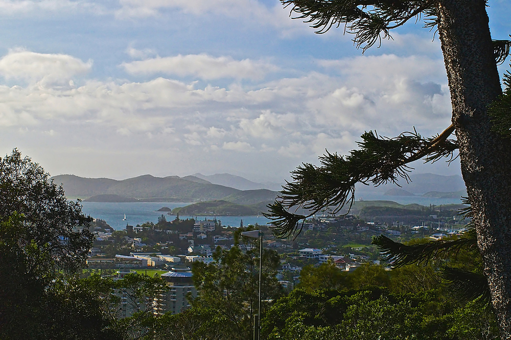 Nouméa pendant la saison des pluies, vue du Mont Ouen Toro