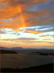 Nouméa : vue du Mont Ouen Toro: un bout d’arc en ciel au coucher du soleil