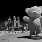 Nounours géant et cathédrale de Marseille