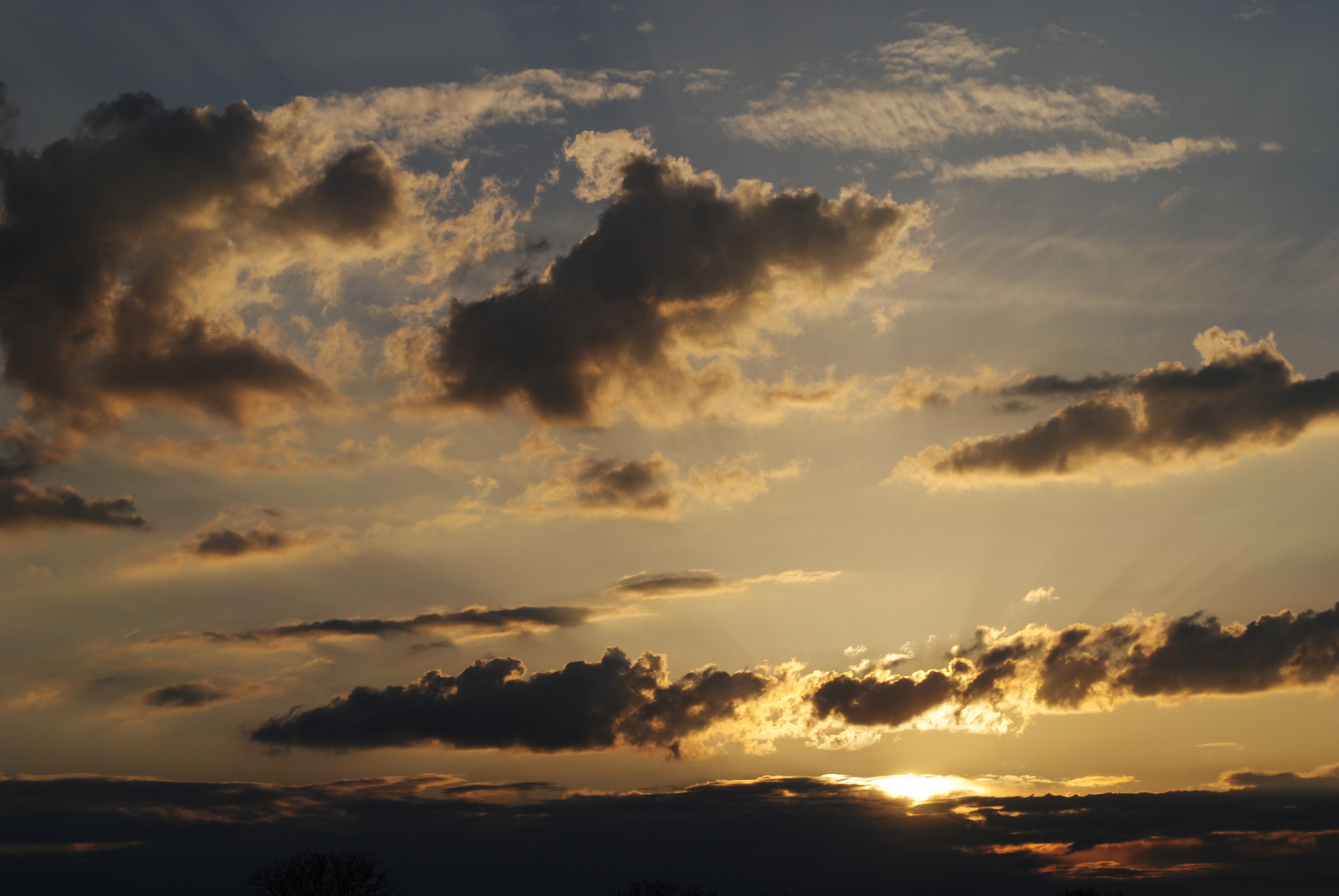 Nous ne voulons plus de nuages, Hélios les dégage à coup de rayons.