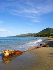 Nouvelle Calédonie, côte Est - Sur la plage de Poindimié