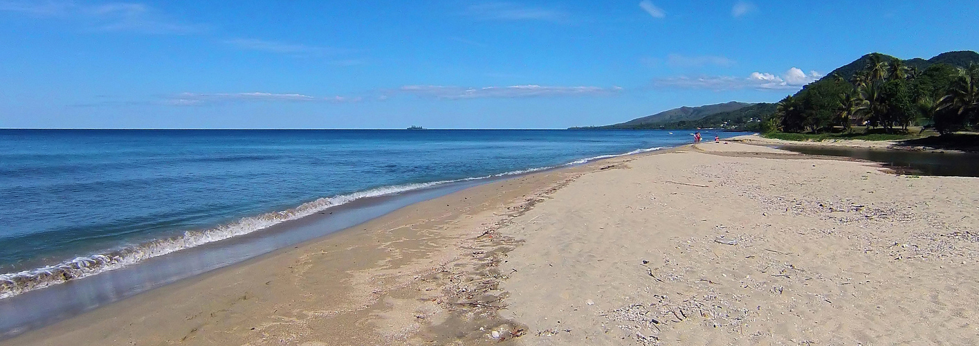 Nouvelle-Calédonie - La plage de Poindimié (côte est)