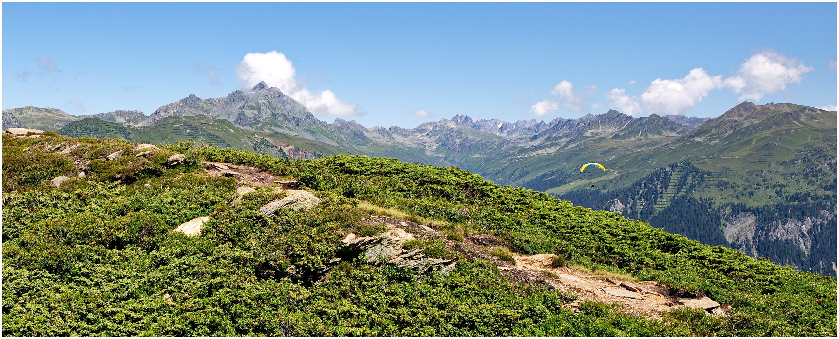 Nova-Gebiet 2021-07-29 Panorama Paragleiter