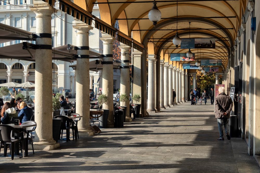 Novara, Piazza Martiri della liberta, portici