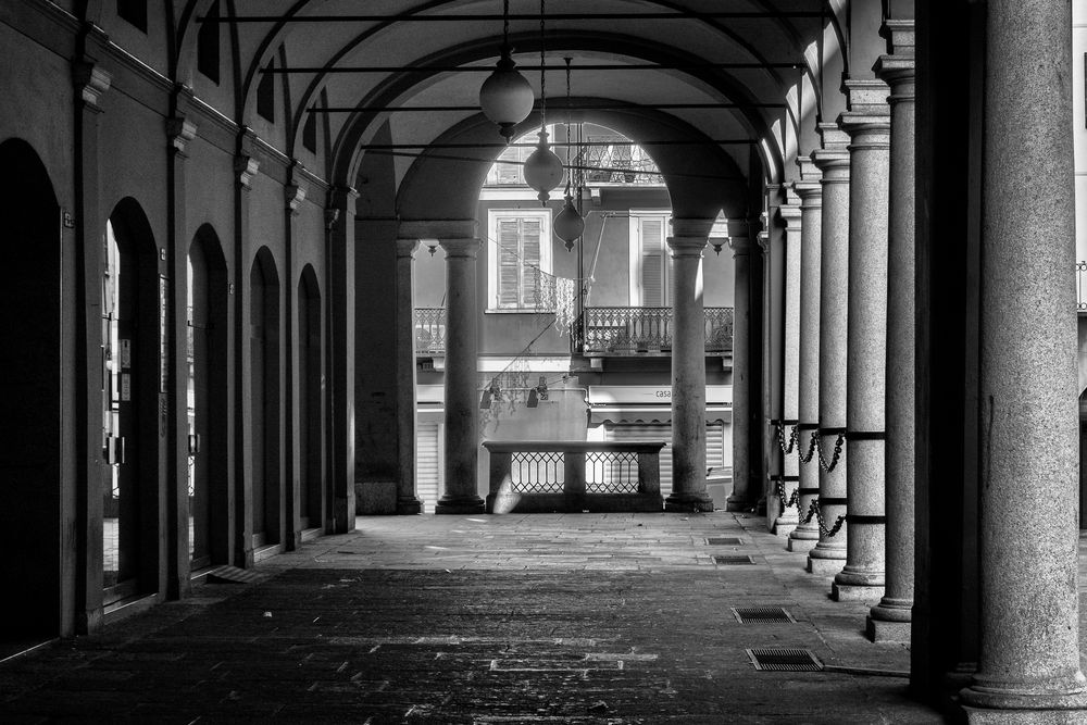 Novara, via Giuseppe Ravizza, portico