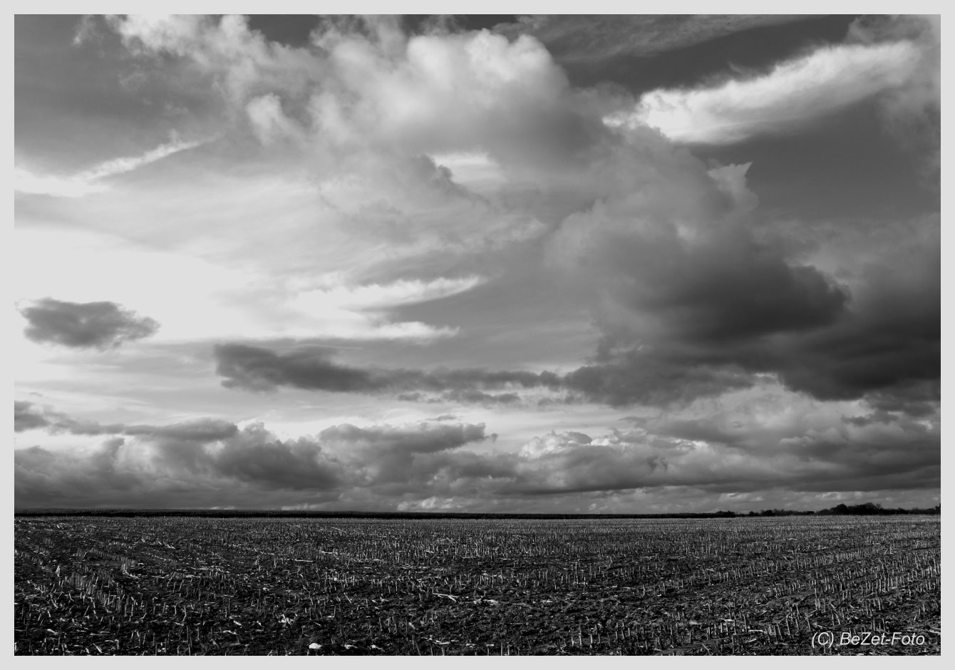 November-Himmel über Hessisch-Sibirien