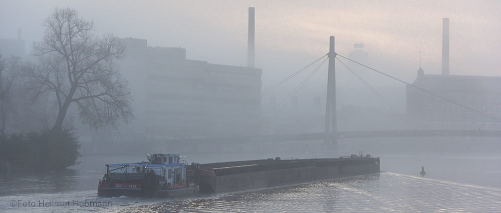 NOVEMBERLICHT LIEGT ÜBER DER SPREE