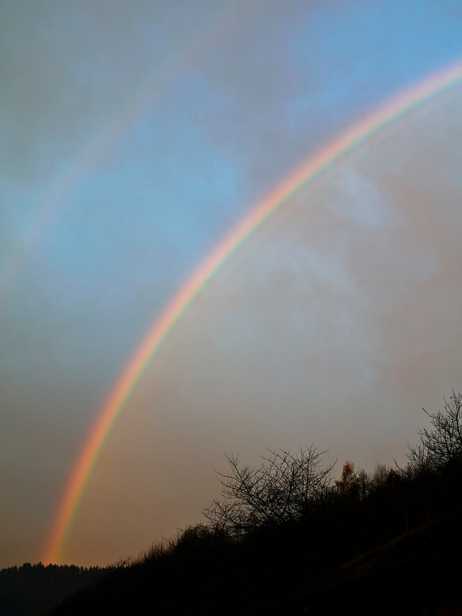 Novembermorgen-Regenbogen