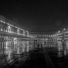 Novemberregen im nächtlichen Venedig