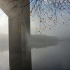 Novemberstimmung unter der Brücke