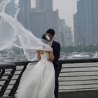 NOVIOS EN EL MALECON DE SHNAGHAI