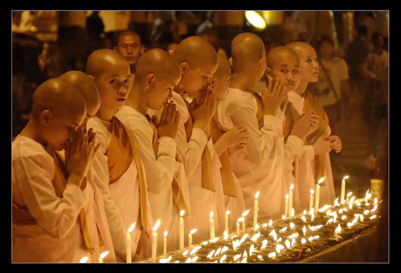 Novizinnen in der Shwedagon Pagode