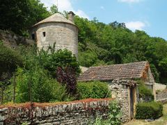 Noyers - les remparts am Ufer des Serein